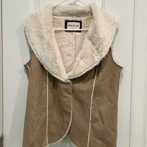 Olive & Oak Women's Vest with Cream Collar